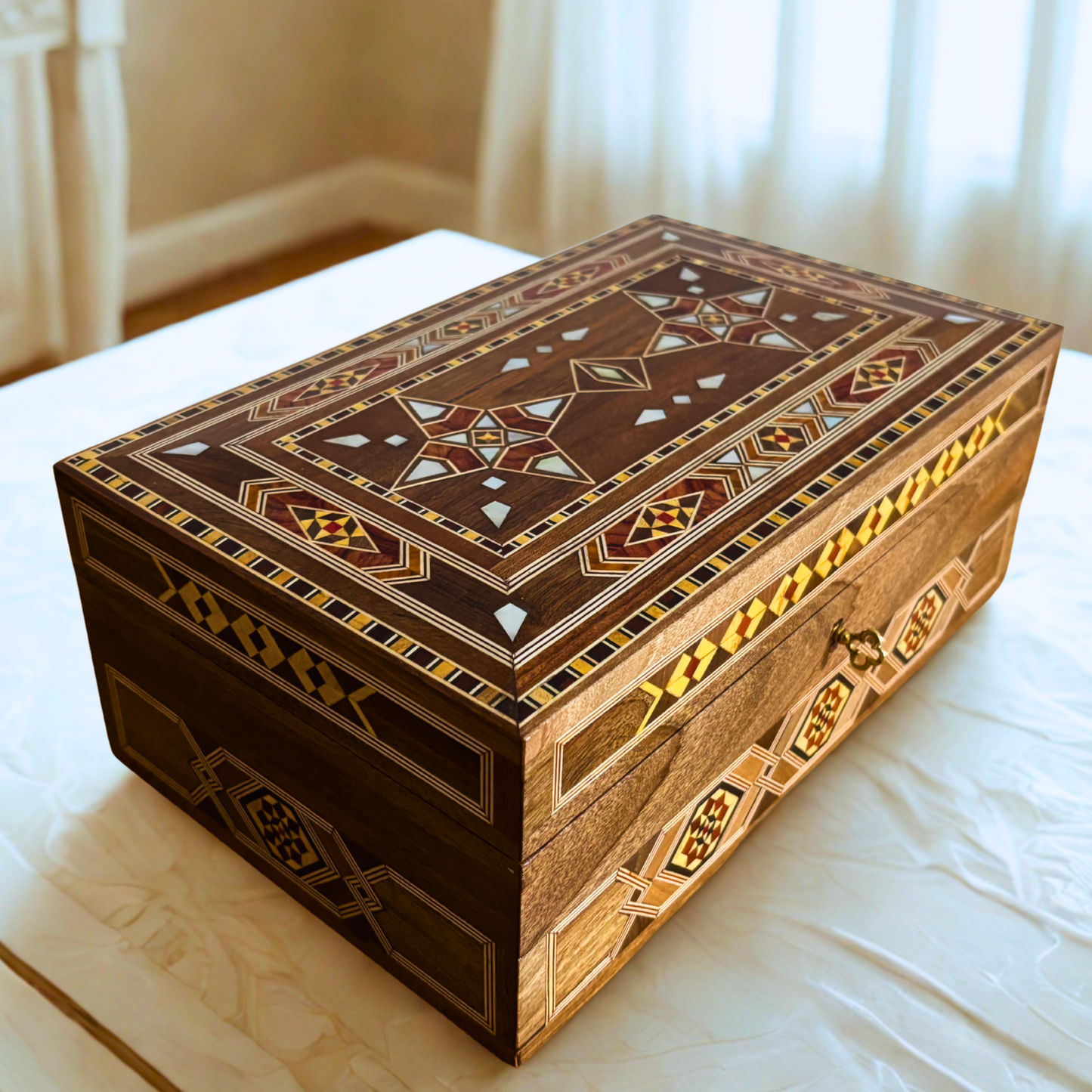 Große handgefertigte damaszener Mosaikbox mit Schloss – mehrstöckige Holzschatulle für Schmuck mit Perlmutt-Einlegearbeit