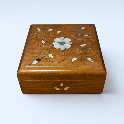 Damasceńska Szkatułka Luksusowa – Masa Perłowa & Aksamit