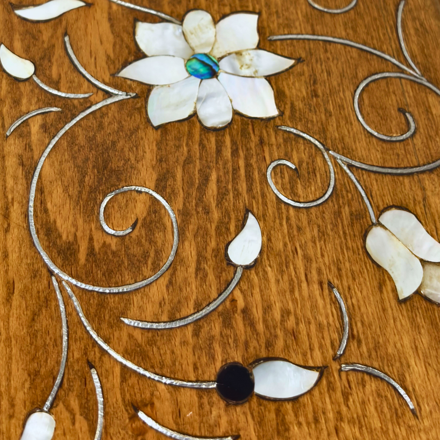 Handgemaakte Damascene Luxe Doos – Parelmoer & Fluweel