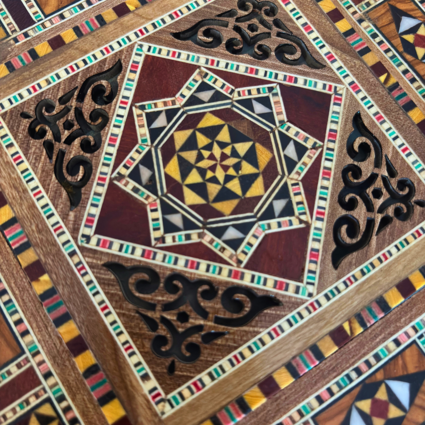 Damasceense Mozaïekdoos – Handgemaakt voor Sieraden & Herinneringen