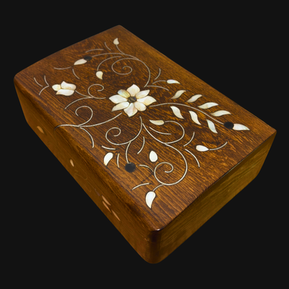 Handgemaakte Luxe Doos uit Damascus – Parelmoer &amp; Fluweel