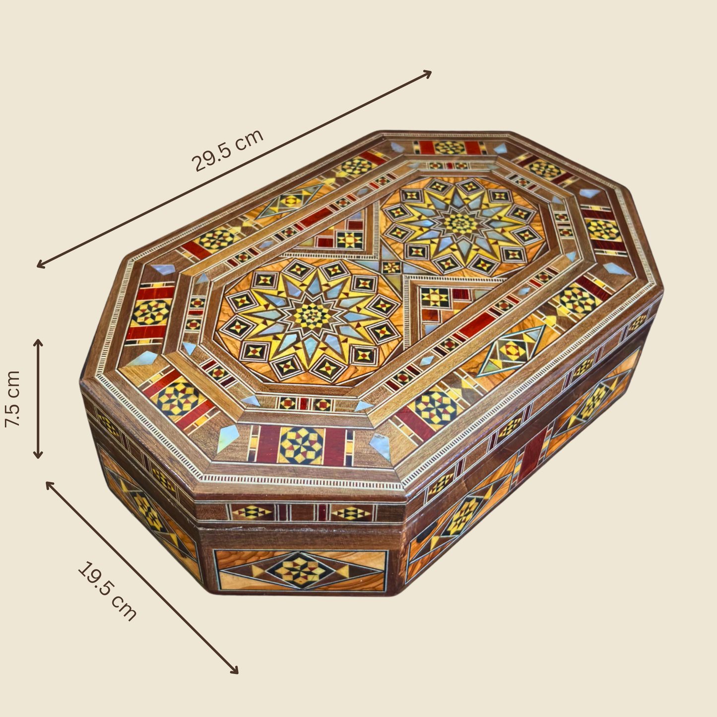 Luxe Damascene mozaïekdoos met echte parelmoerinleg en wijnrood fluwelen interieur.